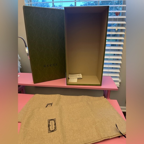 Gucci Green Box with Tan Pouch - Picture 4 of 10